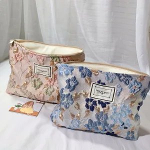 Trousse de maquillage femme motif floral en relief